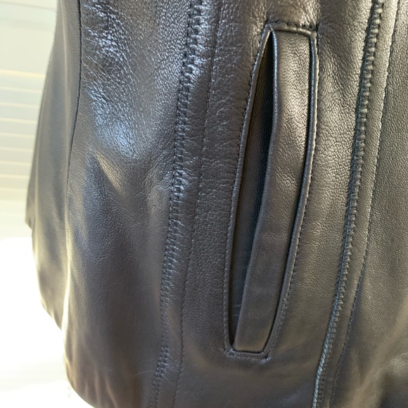 Buttery soft Leather jacket. Size L 🍁🍁 - Picture 5 of 8